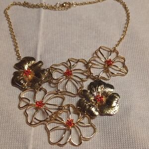 Elegant Gold Floral Necklace